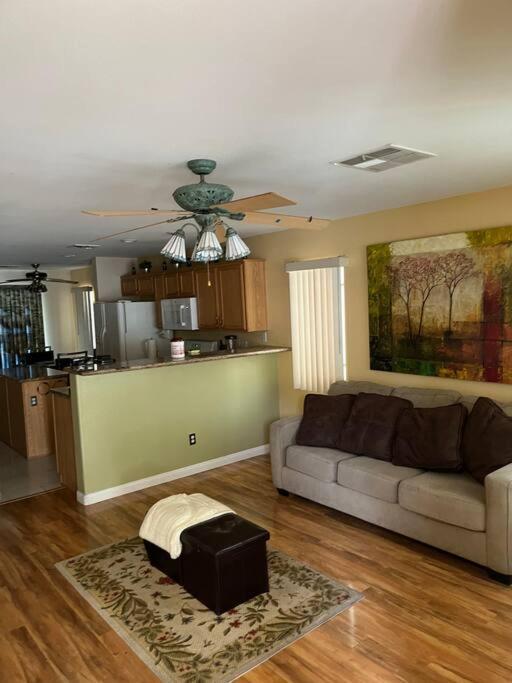 Holiday home Vic's 3 Bedroom 4beds & Pool Centrally Located! Las Vegas